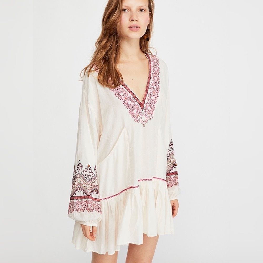 š„Host Pick!š„Ā NWT FreeāPeople Wild One Embroidered Ivory Peasant MiniāDress